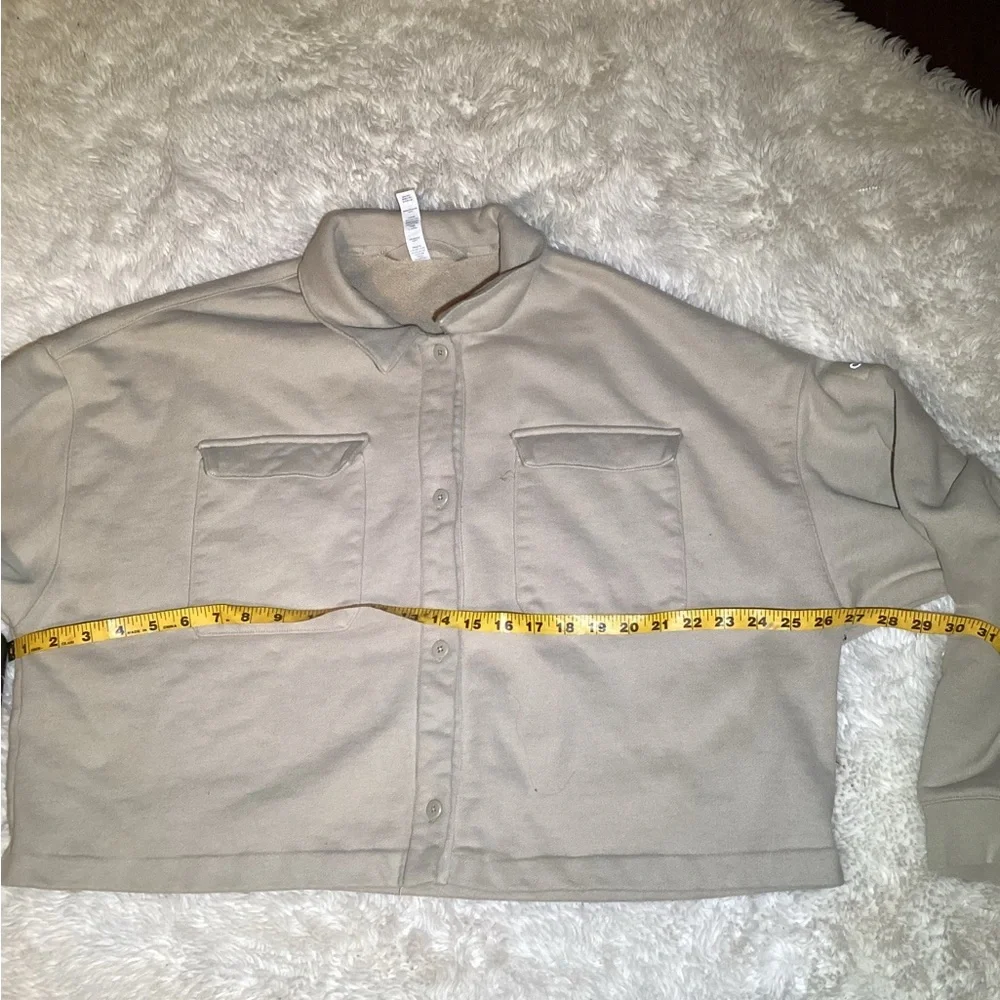 Alo Yoga Renown women’s Cropped Button-Up Pullover size large